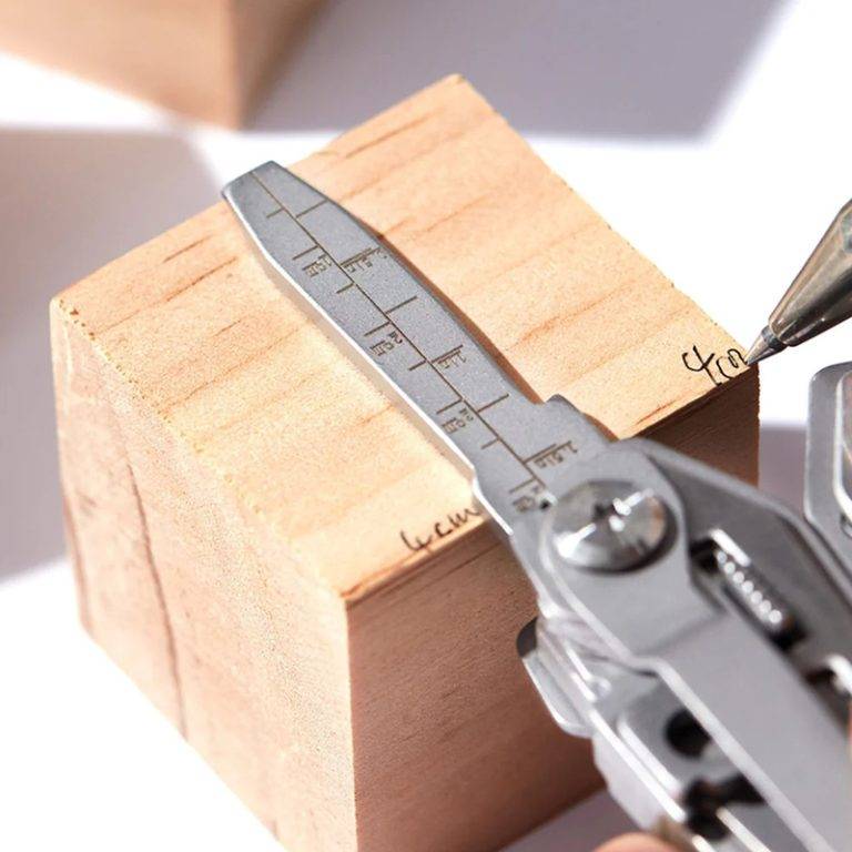 Huohou K20 20-in-1 Multi-Tool Folding Pocket Knife