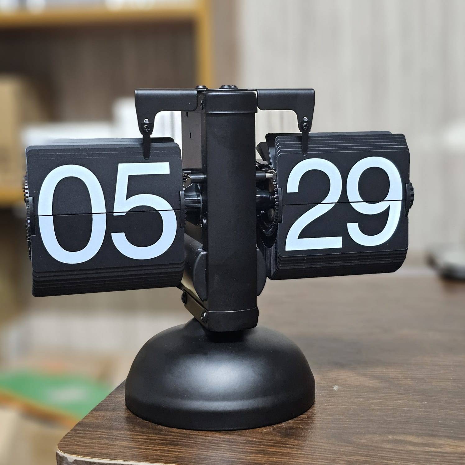 Retro Mechanical Flip Desk Clock Classic Design with Precision Timekeeping Retro Mechanical Flip Desk Clock Classic Design with Precision Timekeeping
