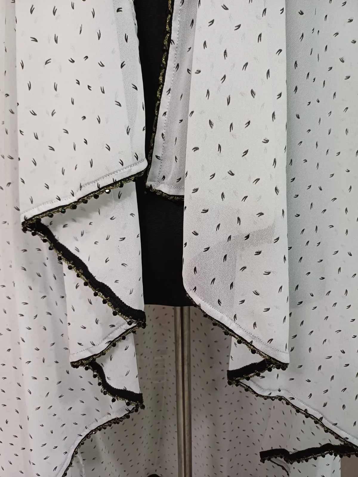 Srug White Leaf Print  3