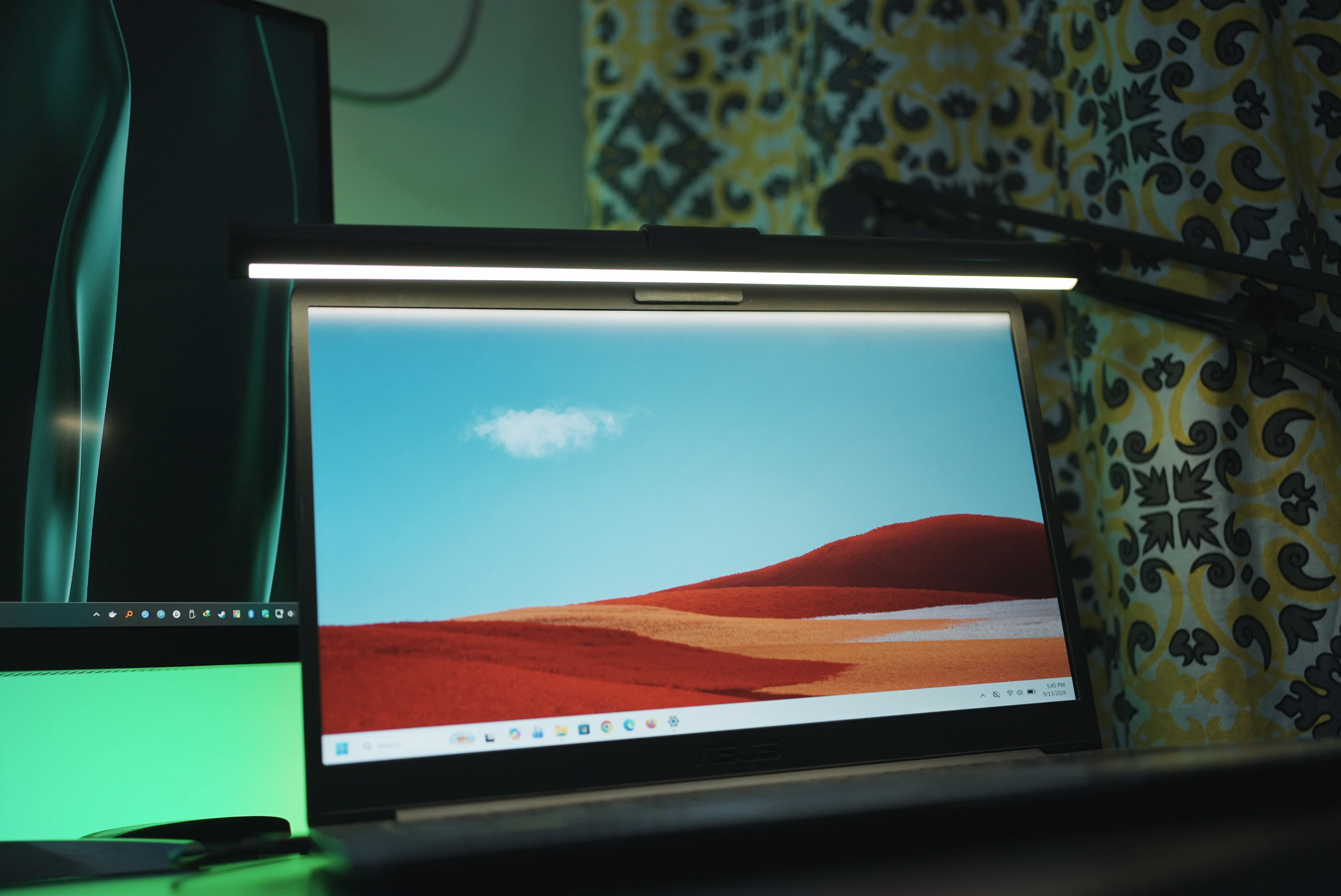 Budget-Friendly ARGB Monitor LightBar Budget-Friendly ARGB Monitor LightBar