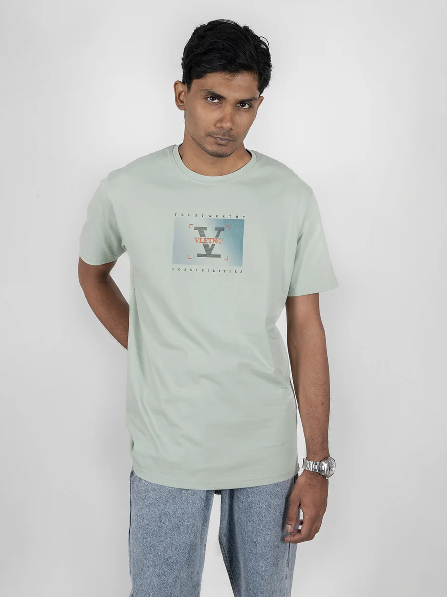 Round neckt-shirt