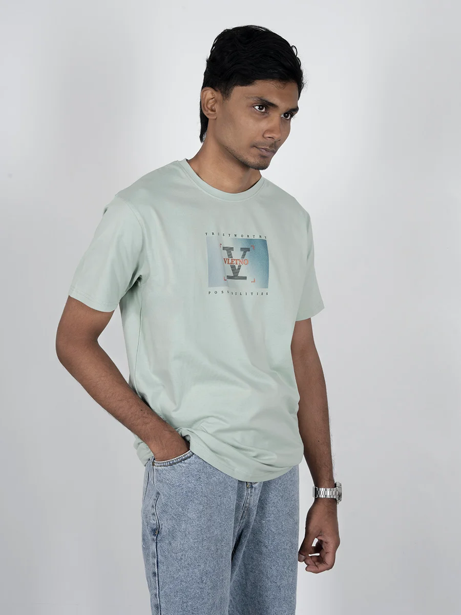 Round neckt-shirt