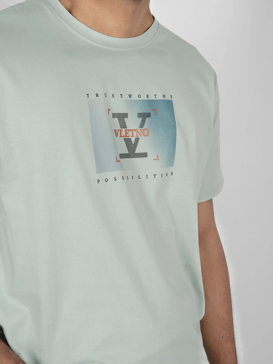 Round neckt-shirt