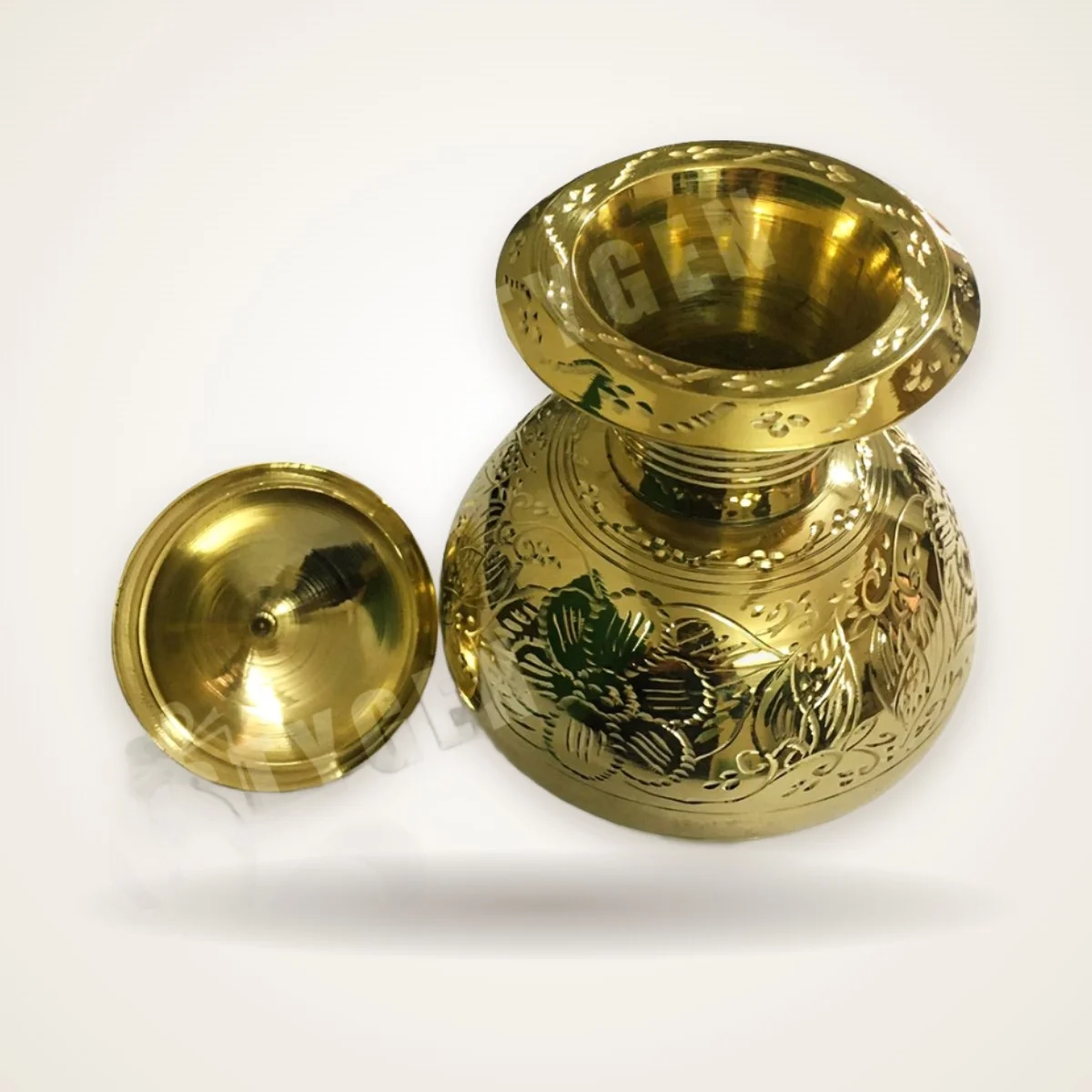 পিতলের ঐতিহ্যবাহী নকশী কলস (১ লিটার)